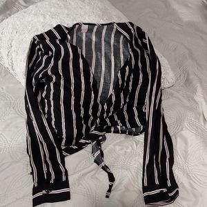 Cropped tie front top 5/$10 bundle!